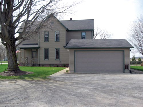 Property photo 9 - 5 Bedroom Country Home, Barn & Workshop on 3.6 Acres
